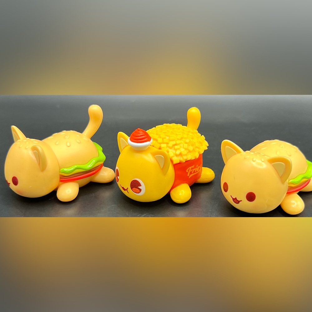 Bonkers-Set if 3,  Cat‎ Figures. One missing tail